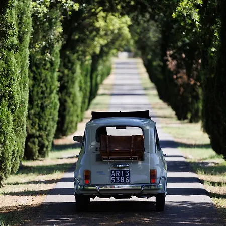 Nello's, Di Pregio Con Villa