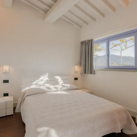 Nello's, Di Pregio Con Villa Cortona