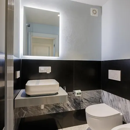 Nello's, Di Pregio Con Villa