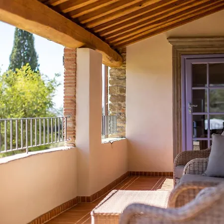 Nello's, Di Pregio Con Villa