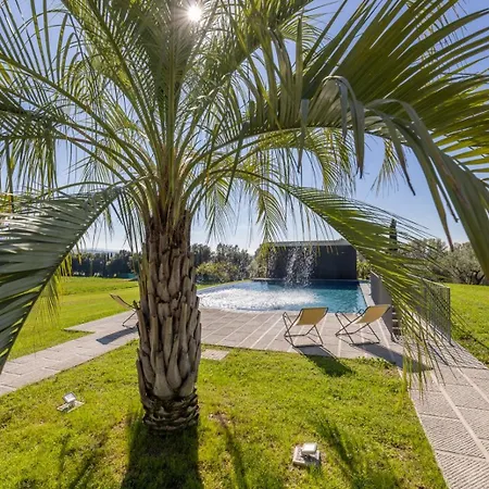 Nello's, Di Pregio Con Villa