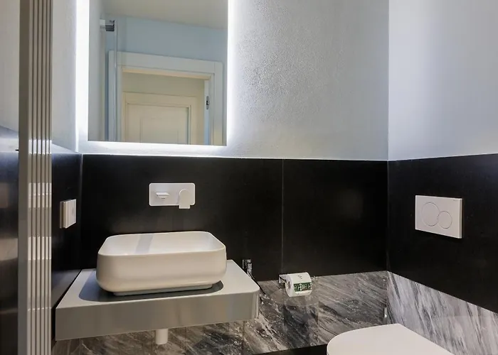 Nello's, Di Pregio Con 빌라