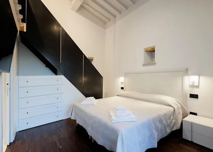 Nello's, Di Pregio Con 빌라