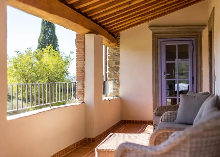 Nello's, Di Pregio Con Villa