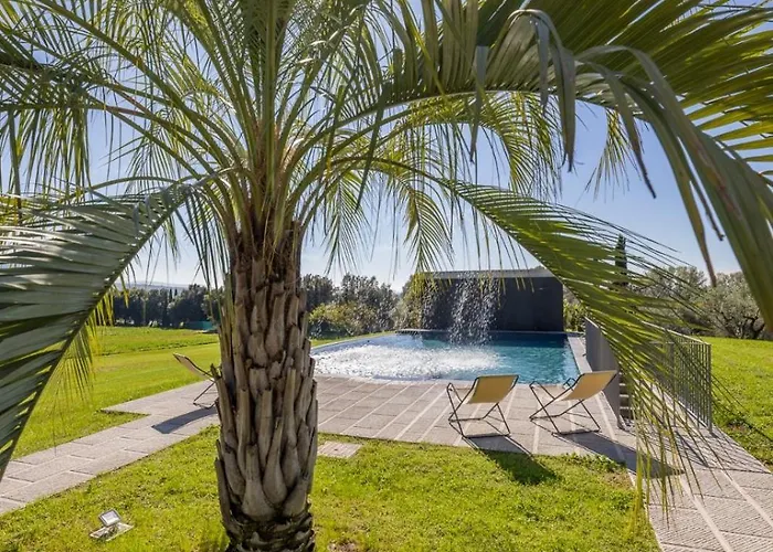 Nello's, Di Pregio Con 빌라