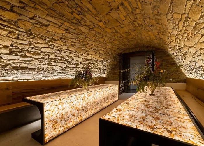 Nello's, Di Pregio Con Villa