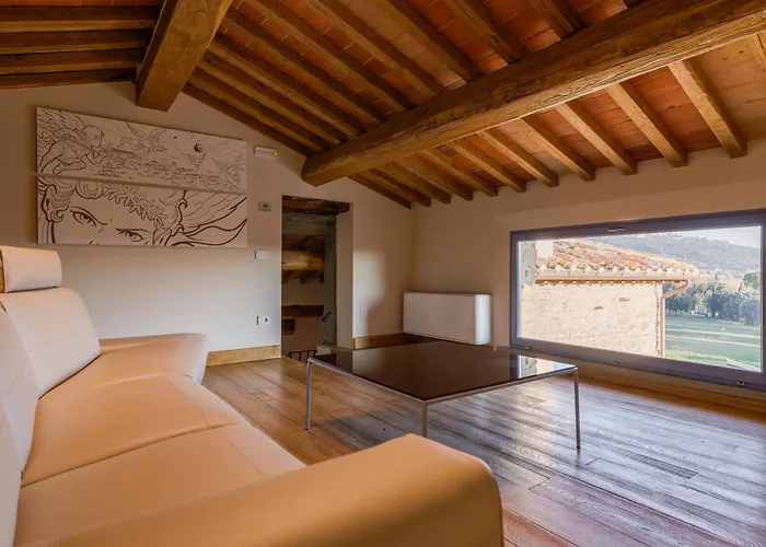 Nello's, Di Pregio Con Villa *