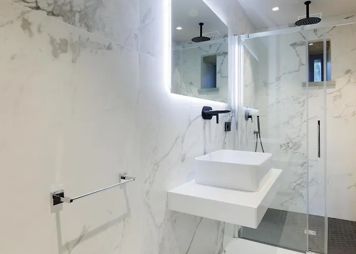 Nello's, Di Pregio Con Villa