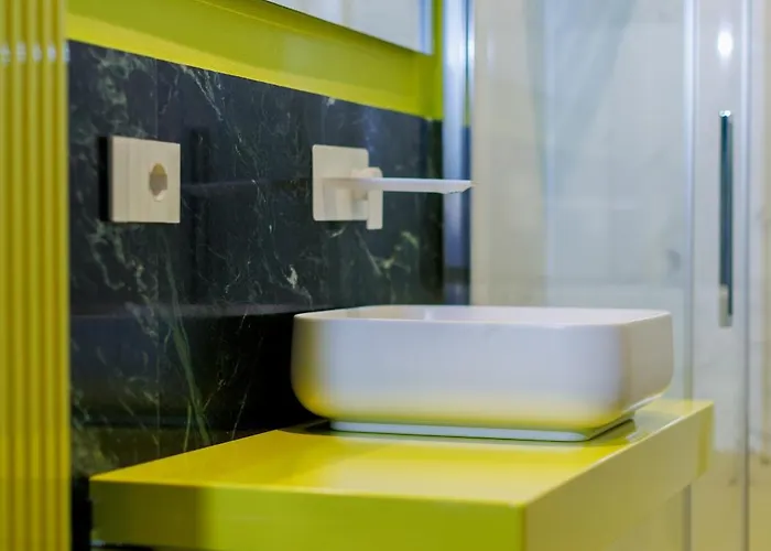 Nello's, Di Pregio Con Villa *